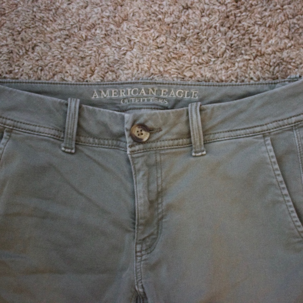 AEO Midi Twill Shorts Green Khaki Shorts Size 4